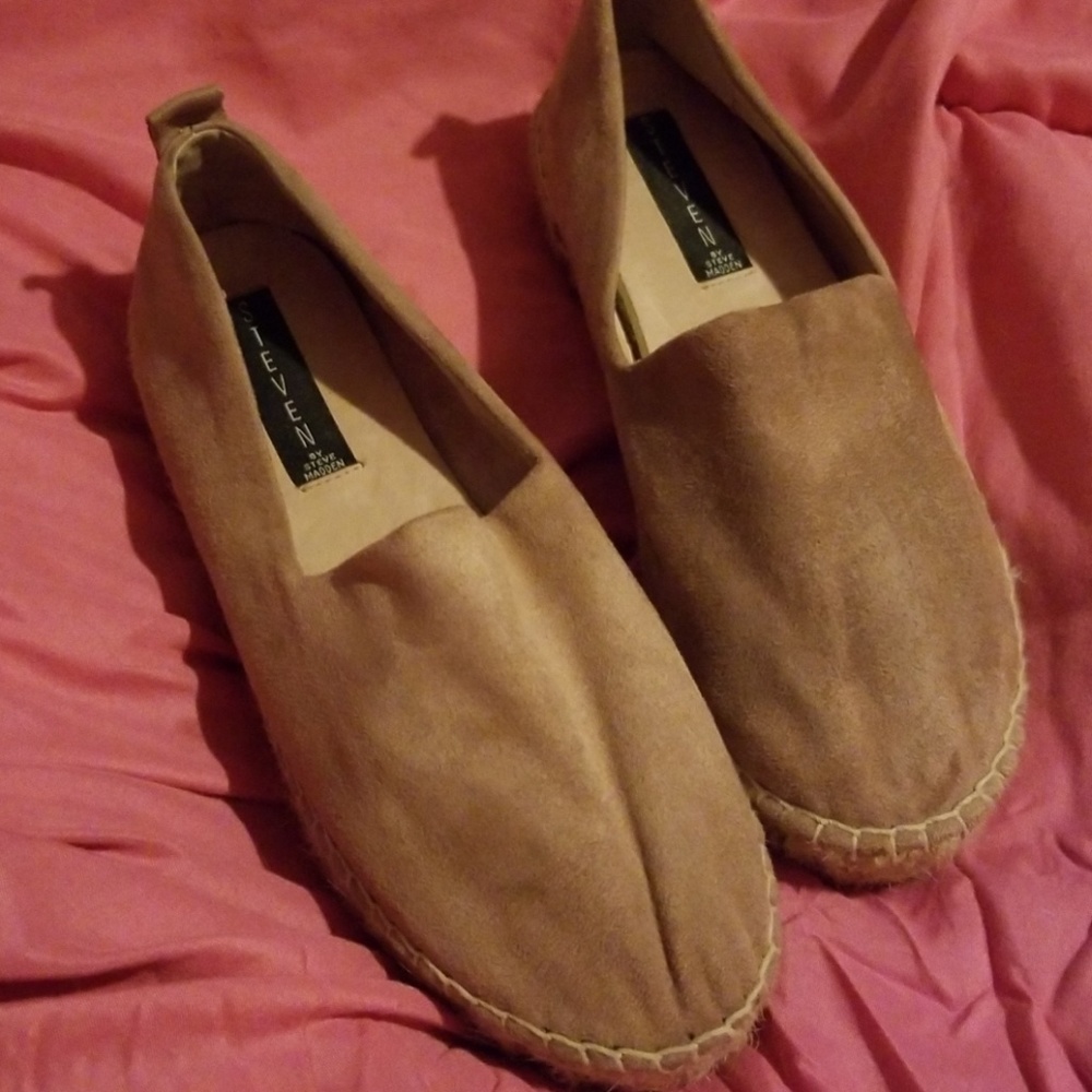 Mauve  slip on shoes by Stevens